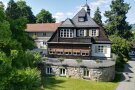 Landwirtschaftsschule mit Terrasse und Veranda